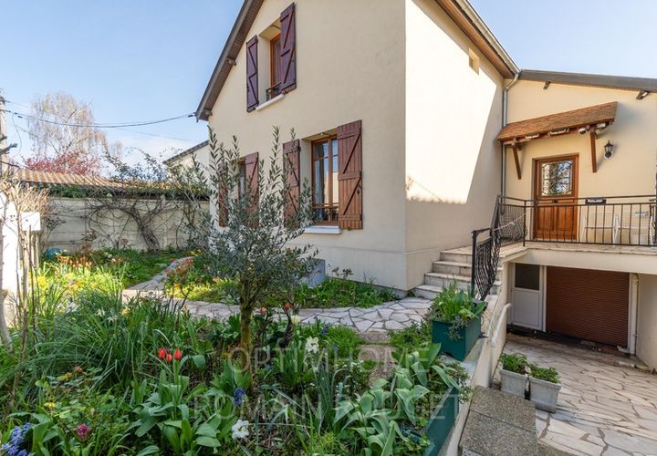 Villa a Chatou, Yvelines, Chatou - € 859.000 | Ref: 830031150640 - foto 1