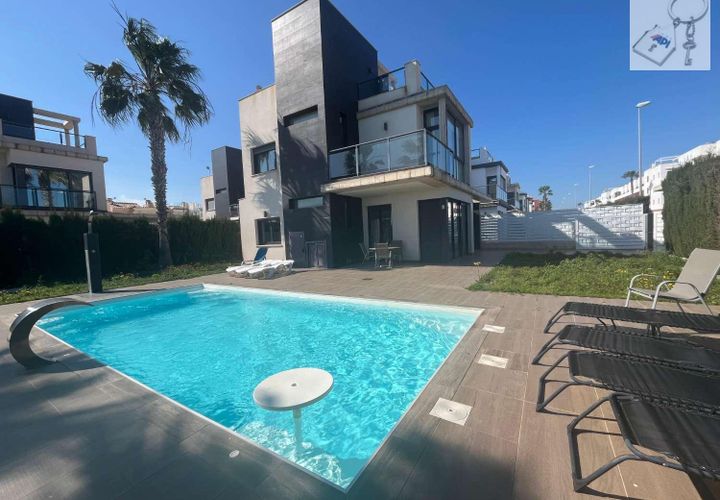 Villa i Orihuela, Alicante, Orihuela - € 489.900 | Ref: M-5537 - foto 1