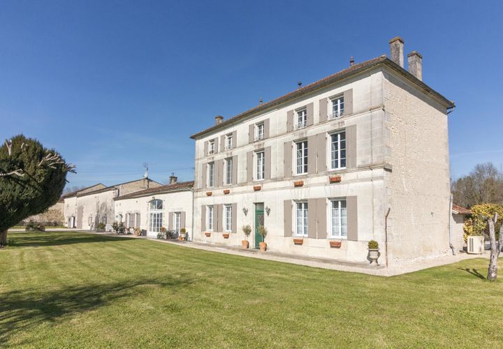 Villa i Perignac, Charente, Perignac - € 799.980 | Ref: BVI83509 - foto 1