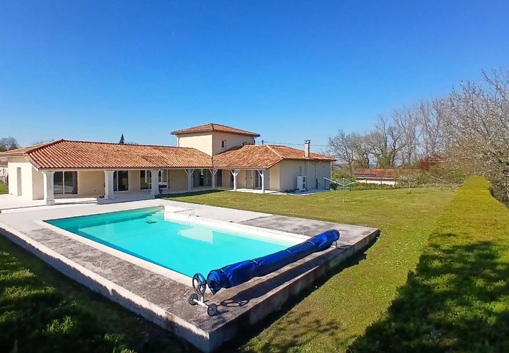 Villa a Aubeterre-sur-Dronne, Charente, Aubeterre-sur-Dronne - € 367.500 | Ref: BVI84701 - foto 1