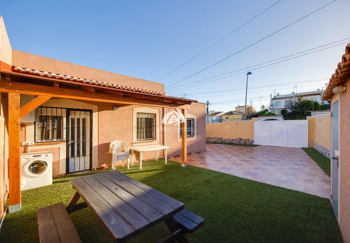 Byhus i Torrevieja, Alicante, Torrevieja - € 236.500 | Ref: AC-48748 - foto 1