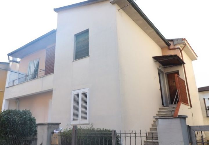 Villa a Montevarchi, Arezzo, Montevarchi - € 128.000 | Ref: 7739 - foto 1