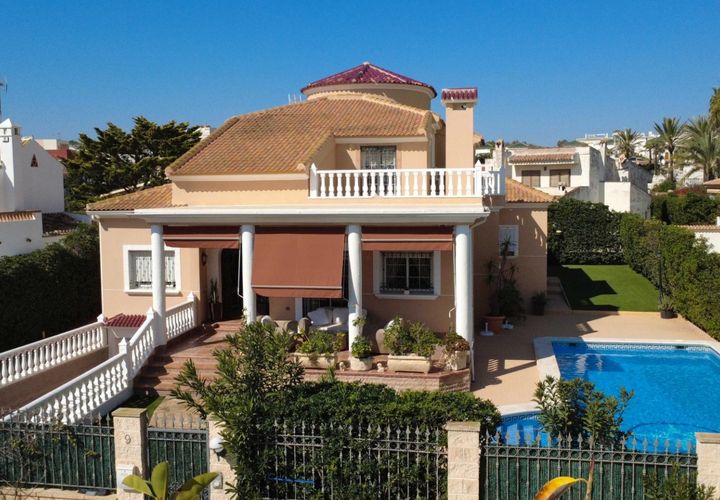 Villa a Torrevieja, Alicante, Torrevieja - € 950.000 | Ref: CLDMO-15510 - foto 1