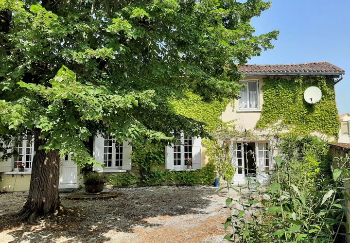 Landsbyhus i Saint-Severin, Charente, Saint-Severin - € 170.000 | Ref: BVI77407 - foto 1
