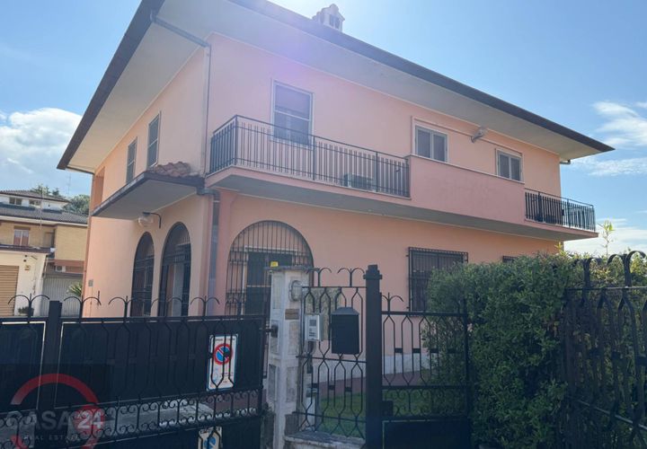 Villa a Latina, Latina, Latina - € 495.000 | Ref: 3156 - foto 1