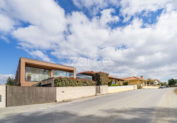 Villa i Guimaraes, Braga, Guimaraes - € 499.000 | Ref: ZMPT586956 - foto 1