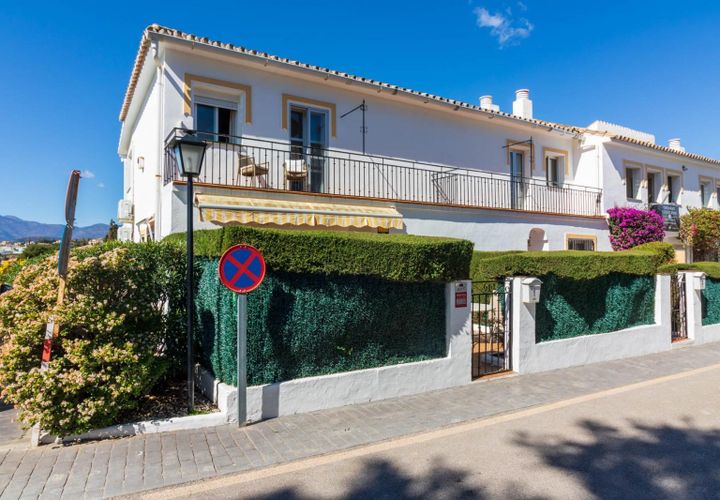 Villa a Estepona, Malaga, Estepona - € 389.000 | Ref: ED-RR2440-TW - foto 1