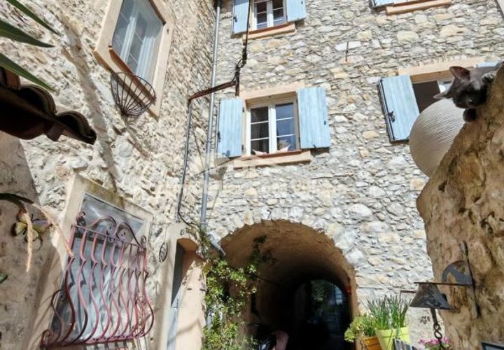 Landsbyhus i La Trinite, Alpes-Maritimes, La Trinite - € 390.000 | Ref: getkey_u_521023409 - foto 1