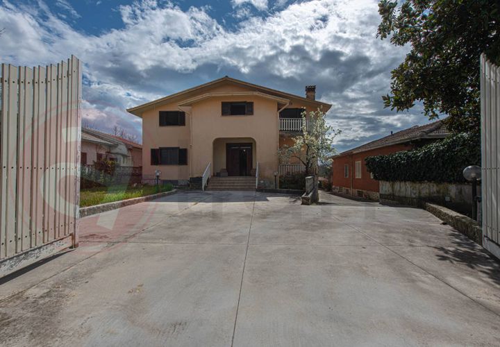 Villa i Arce, Frosinone, Arce - € 297.000 | Ref: AC99-149-1736 - foto 1