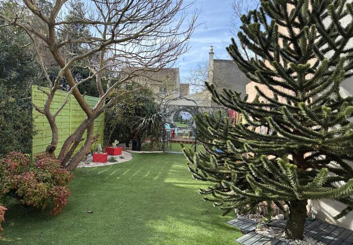 Villa a Nanterre, Hauts-de-Seine, Nanterre - € 699.000 | Ref: 3011443460 - foto 1
