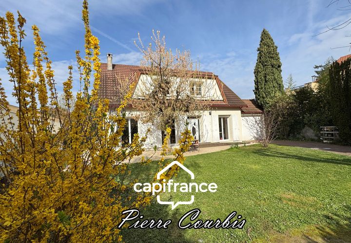 Villa i Bron, Rhone, Bron - € 680.000 | Ref: 340933512453 - foto 1