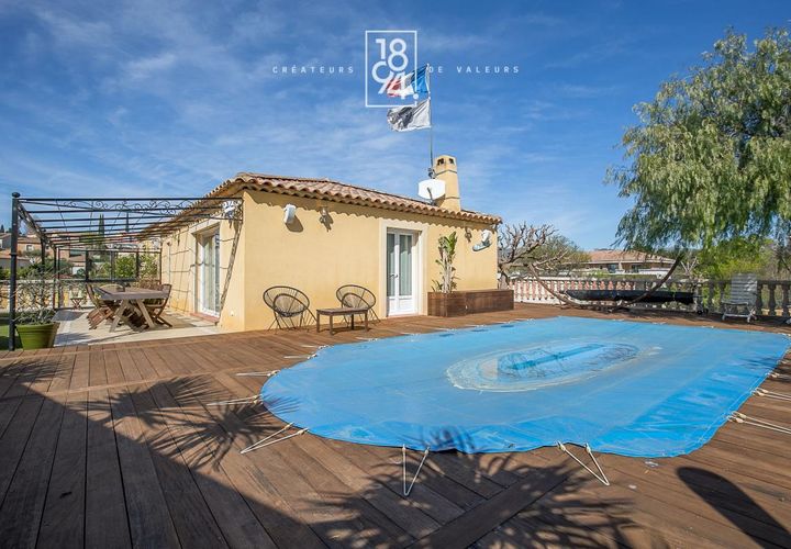 Villa i Marseille, Bouches-du-Rhone, Marseille - € 695.000 | Ref: JT94-H7H-P08 - foto 1
