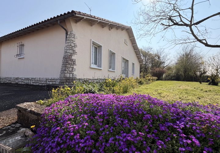 Villa a Ruffec, Charente, Ruffec - € 140.400 | Ref: BVI82774 - foto 1