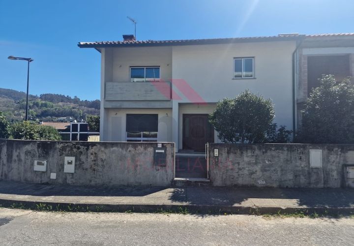 Villa i Arcos de Valdevez, Viana do Castelo, Arcos de Valdevez - € 404.000 | Ref: AVV-2545-JG-0316 - foto 1
