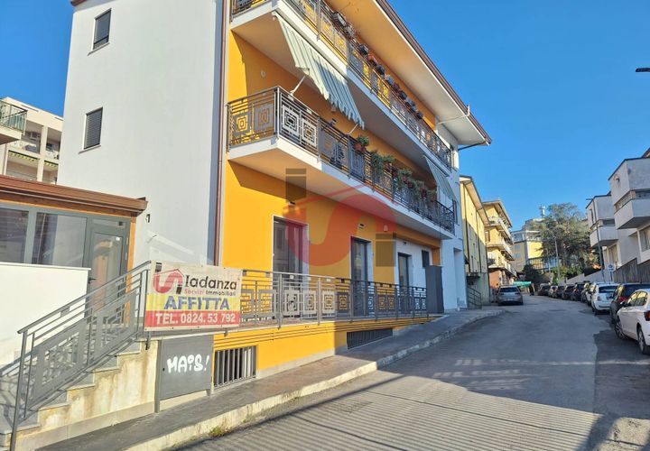 L'establiment comercial a Benevento, Benevento, Benevento - € 2.100/mes | Ref: AA39430 - foto 1