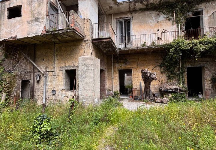 Erhvervsejendom i Sant'Antimo, Naples, Sant'Antimo - € 350.000 | Ref: Via Girardi palazzo Sant'Antimo - foto 1