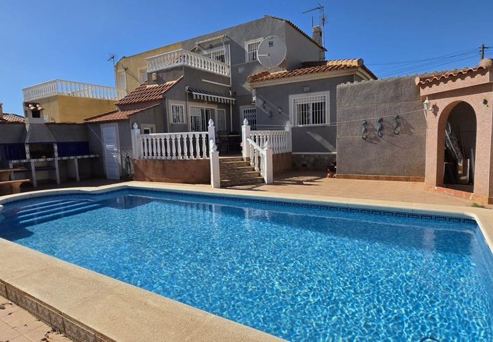 Villa i Torrevieja, Alicante, Torrevieja - € 319.900 | Ref: C798/3390 - foto 1