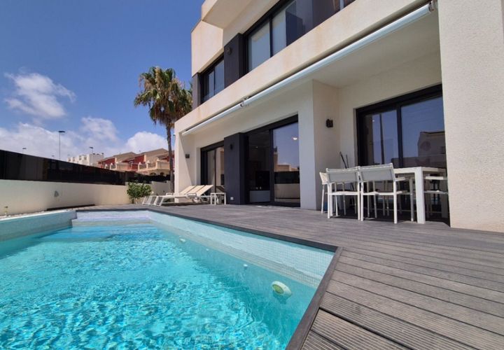 Villa a Torrevieja, Alicante, Torrevieja - € 785.000 | Ref: MLSC4750121/13477 - foto 1