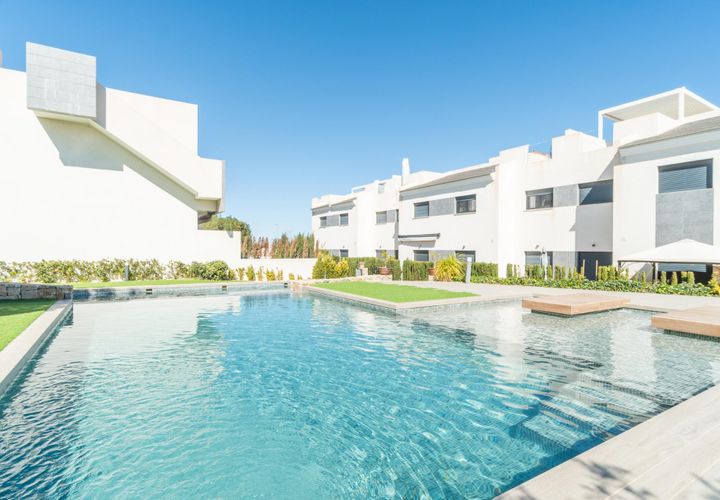 Rækkehus i Torrevieja, Alicante, Torrevieja - € 310.000 | Ref: MocadiT-0007/9775 - foto 1