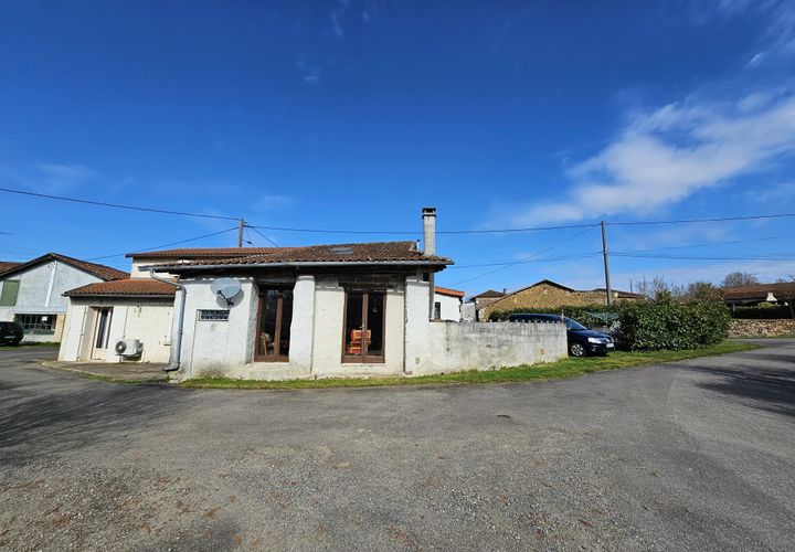 Landsbyhus i Cherves-Chatelars, Charente, Cherves-Chatelars - € 71.500 | Ref: BVI84828 - foto 1