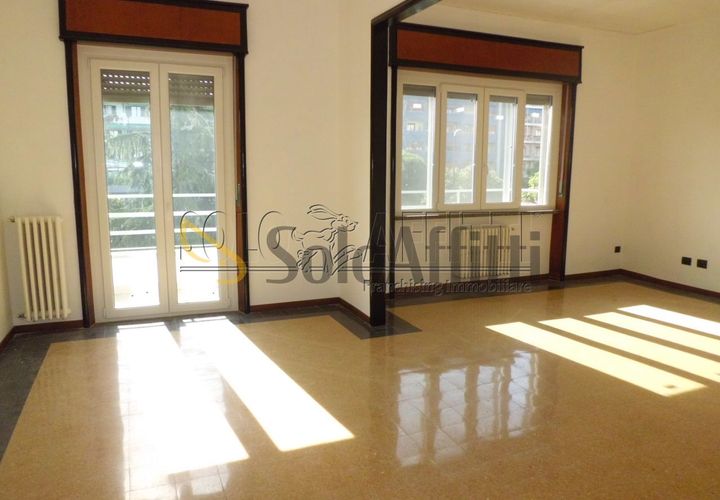 Apartament a Pavia, Pavia, Pavia - € 1.500/mes | Ref: AB001808 - foto 1