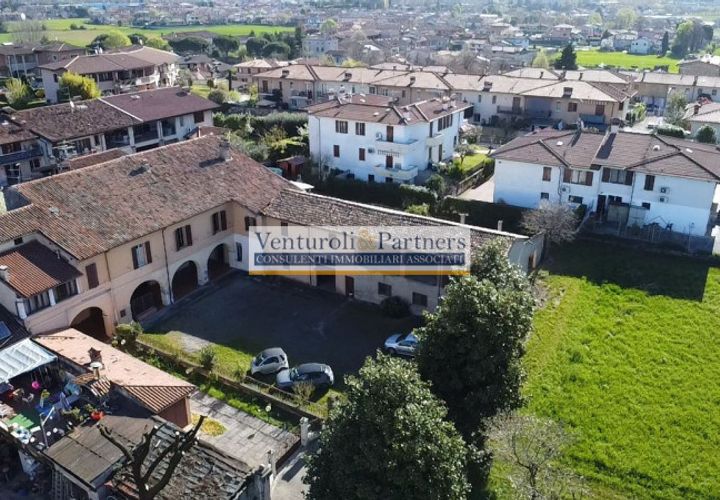 Landejendom i Bedizzole, Brescia, Bedizzole - € 380.000 | Ref: AS611 - foto 1