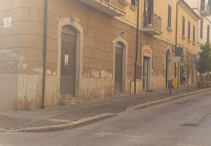 L'establiment comercial a Eboli, Salerno, Eboli - € 550/mes | Ref: BO-6 - foto 1