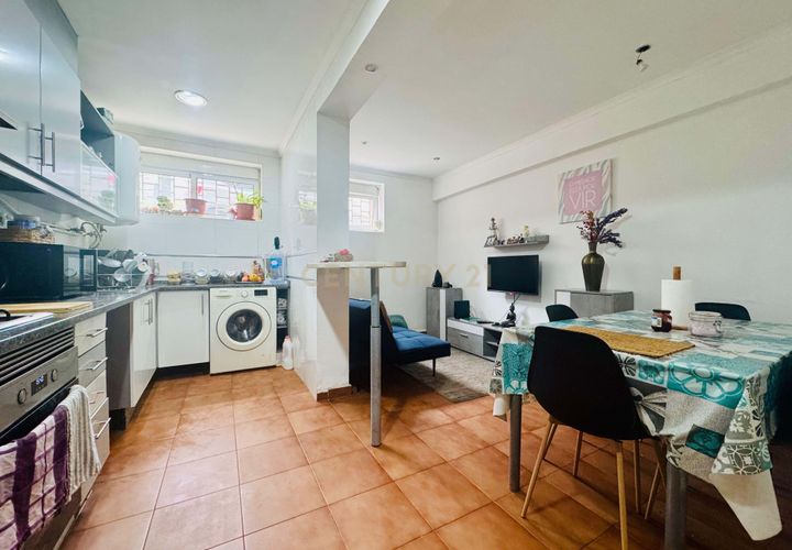 Lejlighed i Amadora, Lisbon, Amadora - € 240.000 | Ref: C0222-06904 - foto 1