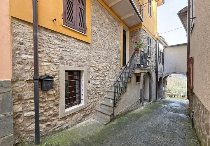 Landejendom i Bagnone, Massa and Carrara, Bagnone - € 110.000 | Ref: 375B - foto 1