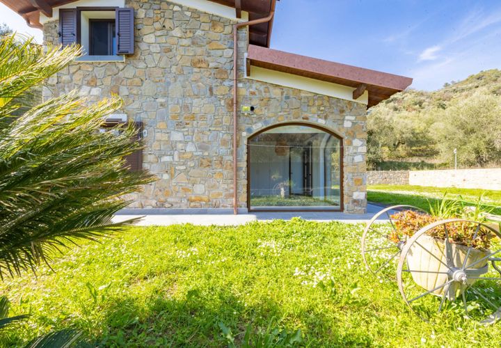 Villa a Dolceacqua, Imperia, Dolceacqua - € 430.000 | Ref: F159-1470 - foto 1