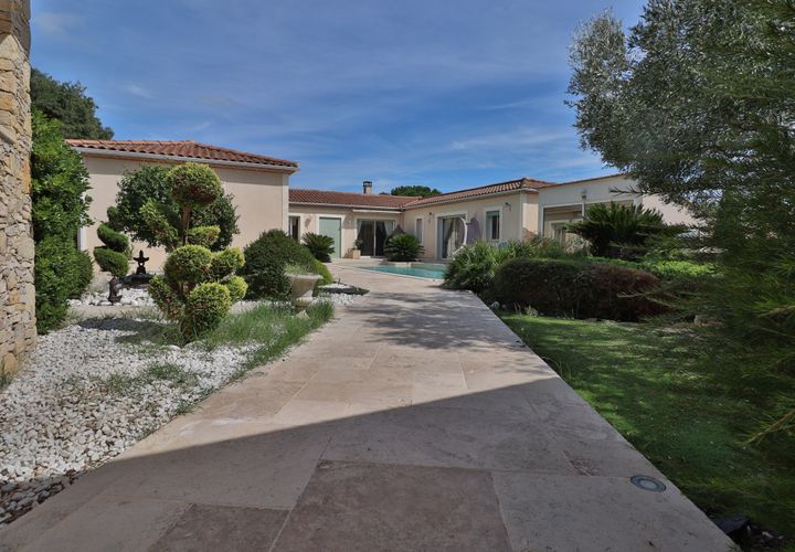 Villa en Nimes, Gard, Nimes - € 850.000 | Ref: HH-15935846 - photo 1