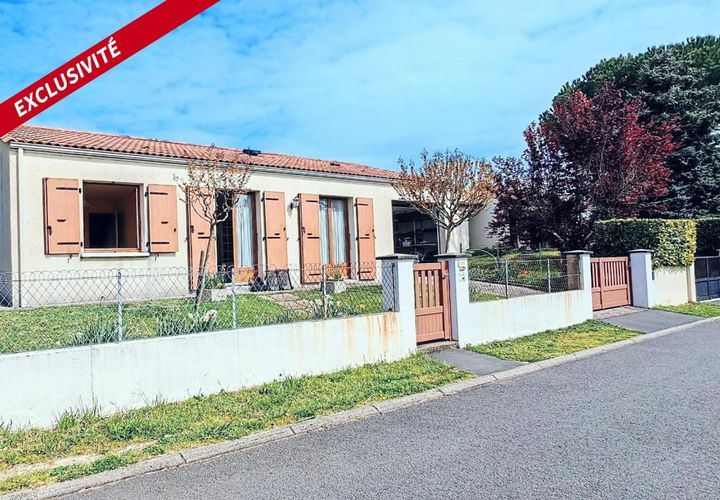 Villa i Saintes, Charente-Maritime, Saintes - € 229.500 | Ref: 201334 - foto 1