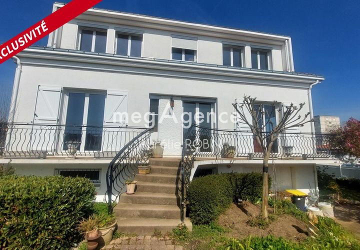Villa in Cholet, Maine-et-Loire, Cholet - € 239.000 | Ref: 201121 - foto 1