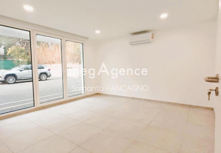 Erhvervsejendom i Frejus, Var, Frejus - € 208.000 | Ref: 201004 - foto 1