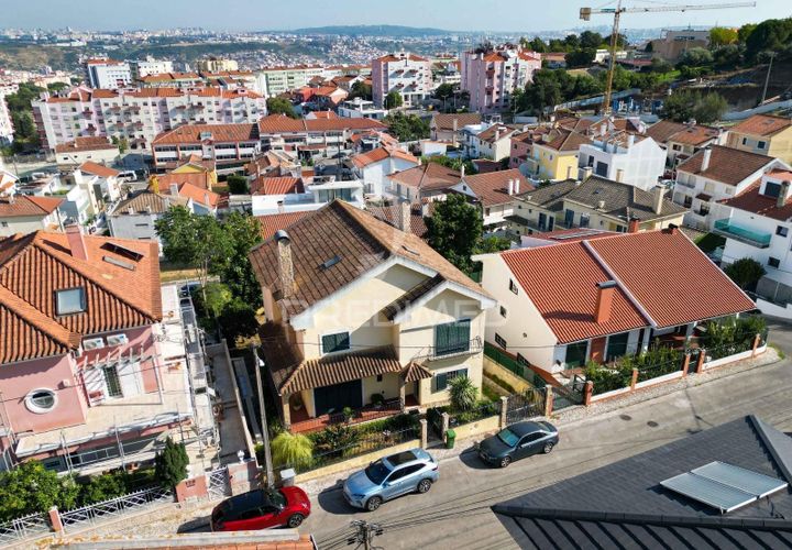 Byhus i Odivelas, Lisbon, Odivelas - € 890.000 | Ref: 057141 - foto 1