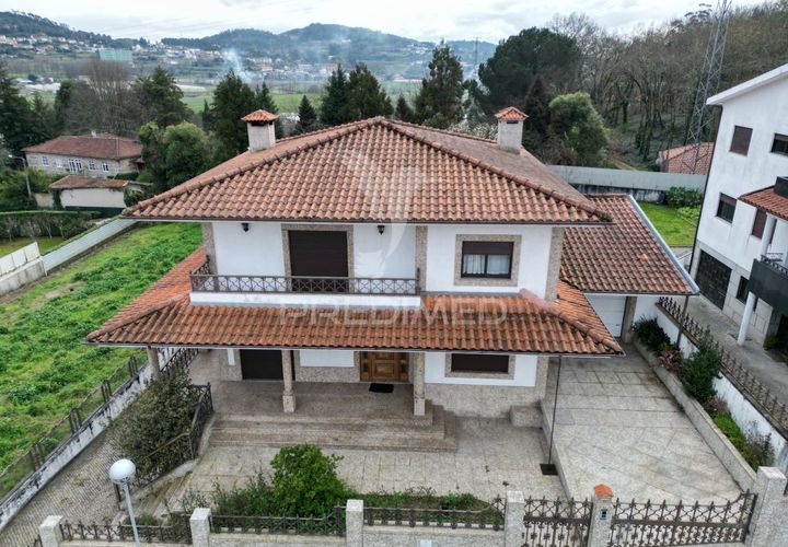 Byhus i Guimaraes, Braga, Guimaraes - € 528.500 | Ref: 051531 - foto 1