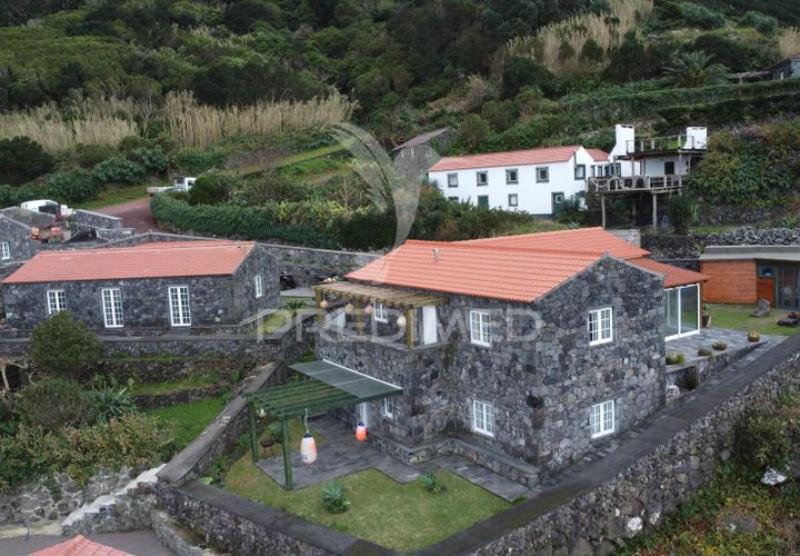 Byhus i Calheta, Sao Jorge, Calheta - € 670.000 | Ref: 049805 - foto 1