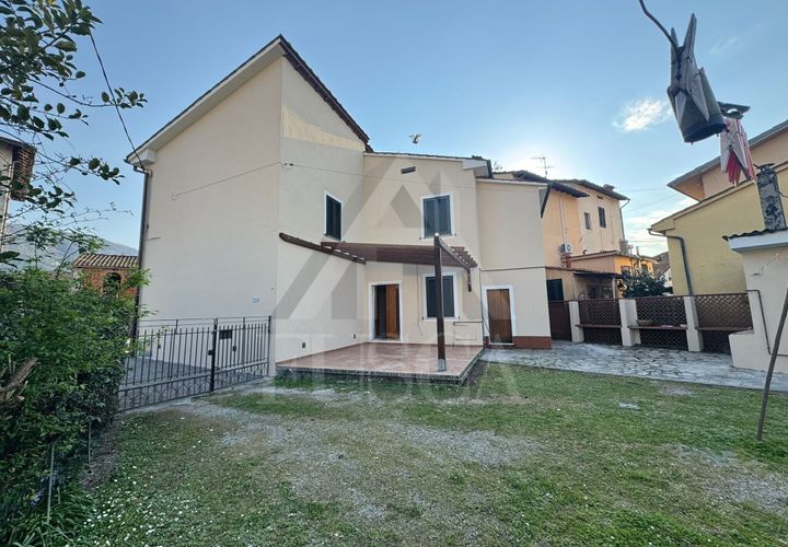 Villa i Lucca, Lucca, Lucca - € 295.000 | Ref: 6448 - foto 1