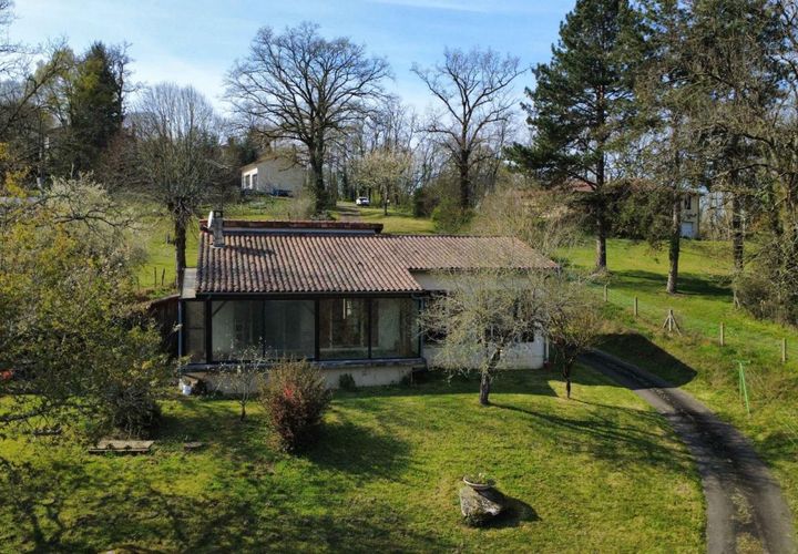 Villa i Confolens, Charente, Confolens - € 145.800 | Ref: B8C6B5F7B4784292 - foto 1