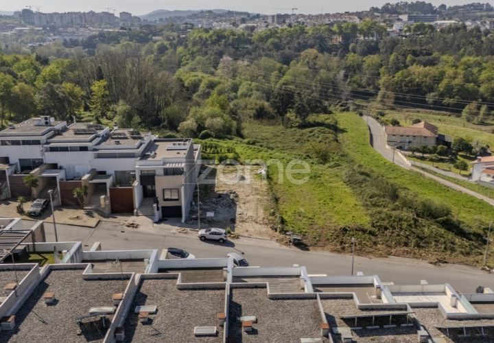Terreno en Braga, Braga, Braga - € 110.000 | Ref: ZMPT587117 - photo 1