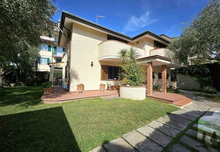 Villa a Massa, Massa and Carrara, Massa - € 735.000 | Ref: a10803rv2559079 - foto 1