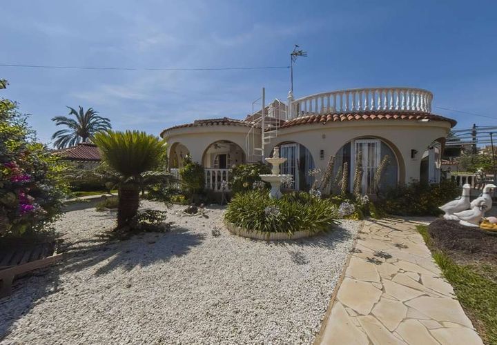 Villa i Torrevieja, Alicante, Torrevieja - € 675.000 | Ref: 4-480-11-971 - foto 1