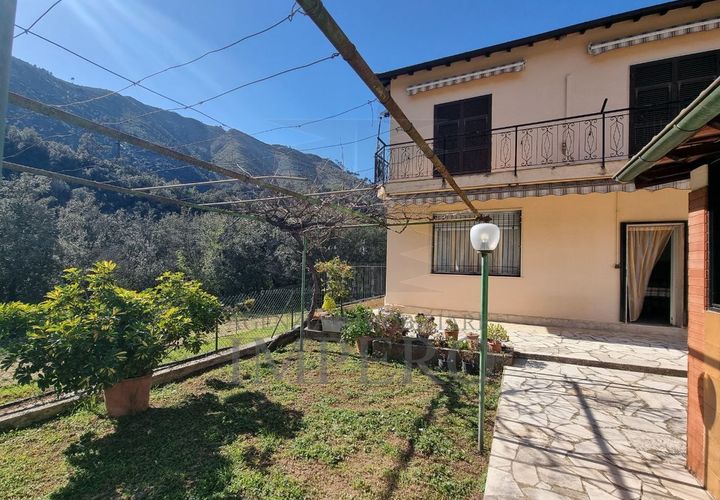 Villa i Airole, Imperia, Airole - € 250.000 | Ref: 23832 - foto 1