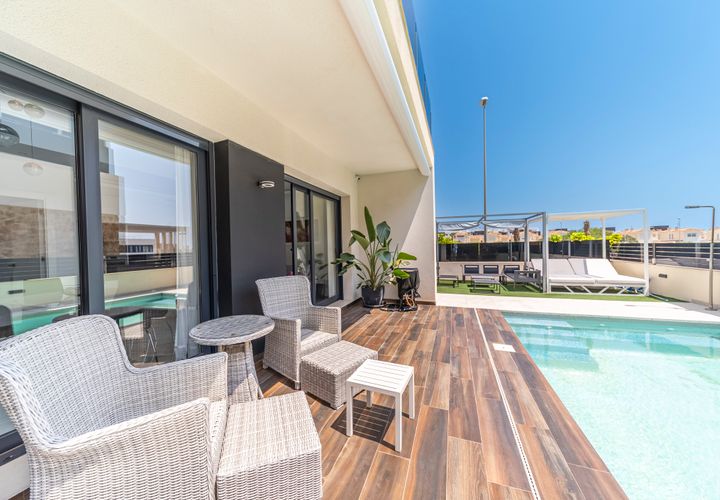 Villa en Cabo Roig, Alicante, Cabo Roig - € 759.000 | Ref: R-27814 - photo 1