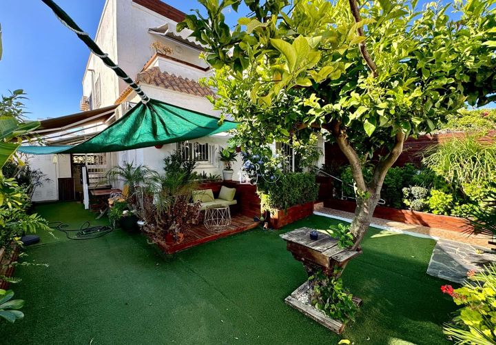 Villa a Torrevieja, Alicante, Torrevieja - € 1.400/mes | Ref: cha0088 - foto 1