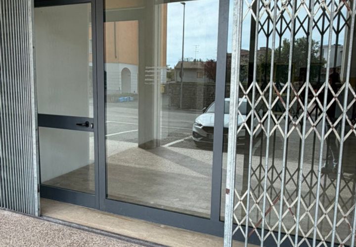 L'establiment comercial a Maniago, Pordenone, Maniago - € 120.000 | Ref: 2403-047 - foto 1