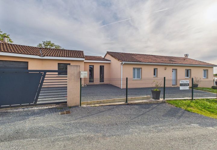 Villa i Nontron, Dordogne, Nontron - € 249.300 | Ref: BVI84895 - foto 1