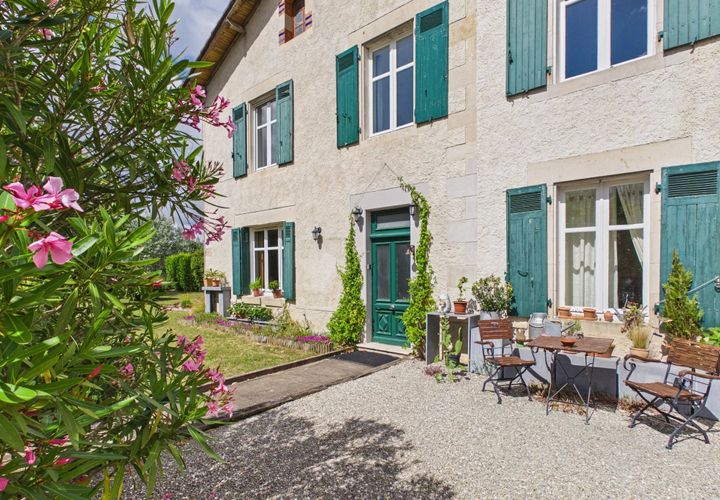 Villa en Benest, Charente, Benest - € 214.000 | Ref: BVI85193 - photo 1