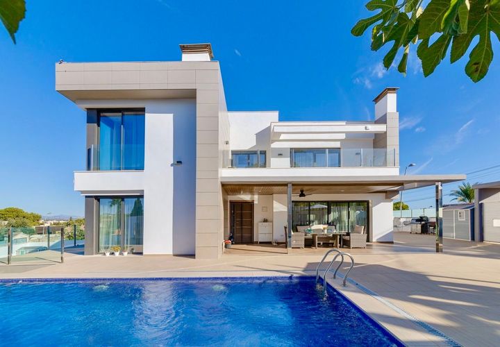 Villa i Torrevieja, Alicante, Torrevieja - € 1.275.000 | Ref: MLSC6298447 - foto 1