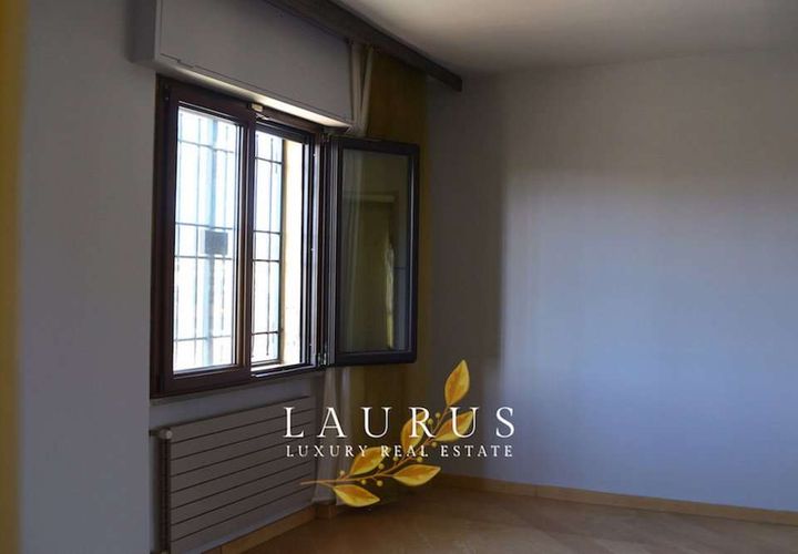Villa a Florence, Florence, Florence - € 1.100.000 | Ref: LA-5148-1040992 - foto 1
